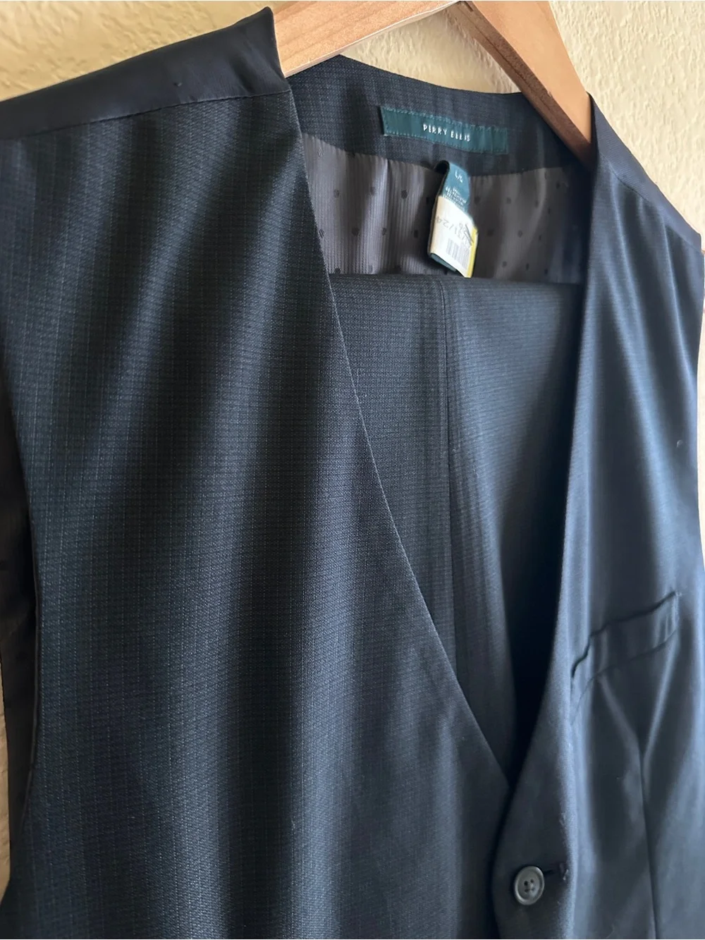 Perry Ellis Large Vest with matching Pants. Waist 32, Length 30